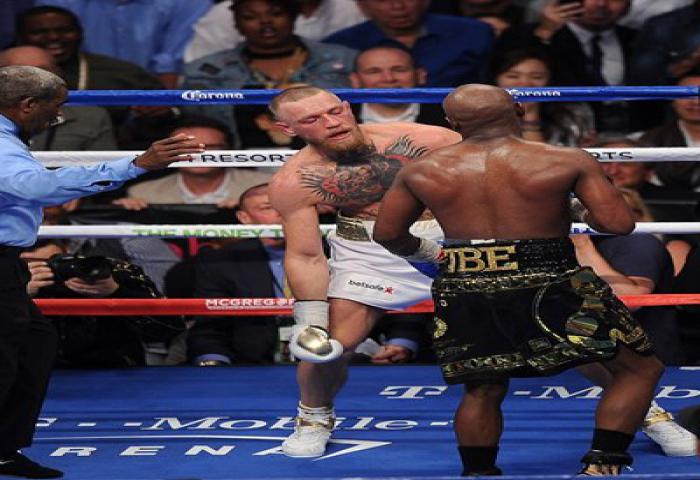 Floyd Mayweather Kalahkan Conor McGregor